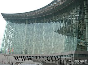 玻璃幕墙维修   幕墙渗水   深圳更换玻璃    维修幕墙玻璃图1